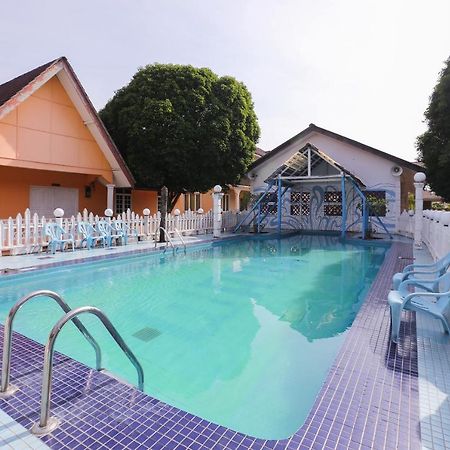 Oyo 8966 Dee Wana Resort 1 Pasir Puteh Eksteriør bilde